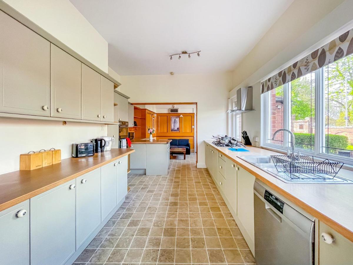 *Rg9Bc* For Your Most Relaxed & Cosy Stay + Free Parking + Free Fast Wifi * Leeds  Eksteriør bilde
